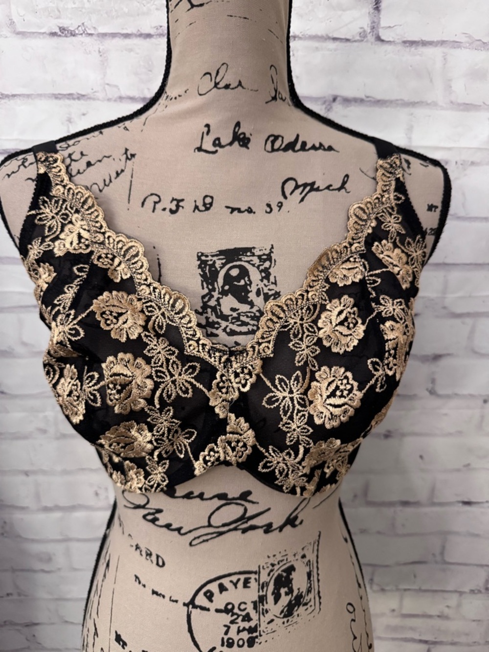 Victoria’s Secret Vintage Bra 34DD Black Gold Unlined Underwire Scalloped‎ Lace